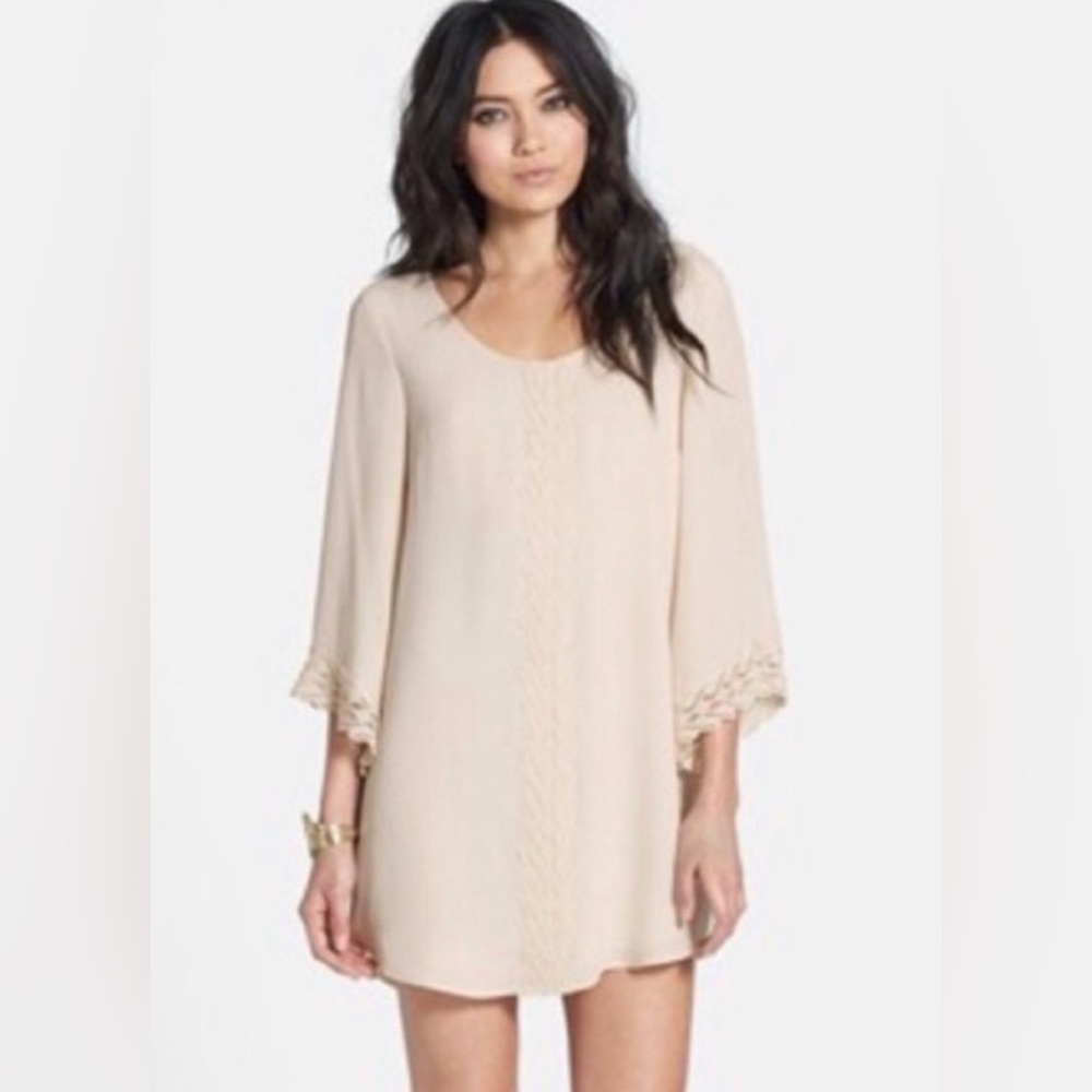 ASTR the Label Off-White Boho Dress with Lace Details